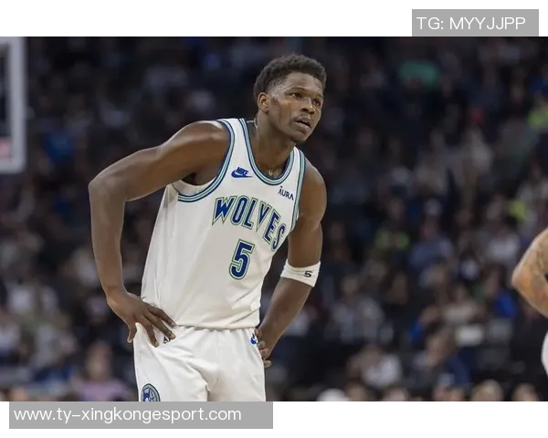 爱德华兹上半场表现平平15投6中三分仅1中收获17分1板2助