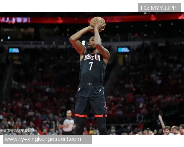 火箭队出征四连客战太阳勇士爵士两场登机照中未见杜兰特身影