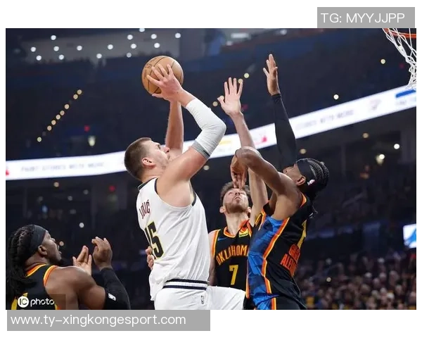 防守约基奇的关键在于限制他的上篮机会否则将彻底击溃我们的防线 防守约基奇的关键在于限制他的上篮机会否则将彻底击溃我们的防线