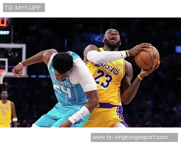 湖人半场落后开拓者10分詹姆斯贡献10分4篮板杨瀚森仍未登场 湖人半场落后开拓者10分詹姆斯贡献10分4篮板杨瀚森仍未登场