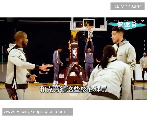 布克半场表现出色10投6中斩获15分并罚球全中助力球队稳定火力